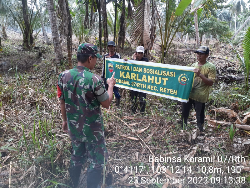 Upayakan Pencegahan Karhutla Terus Dilakukan Babinsa Koramil 07/Reteh Demi Kenyamanan Lingkungan
