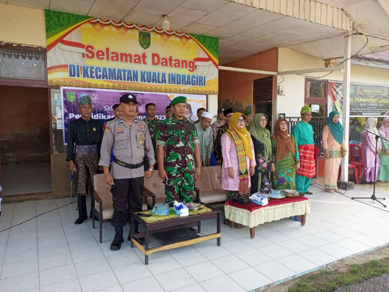 Dalam Rangka Hardiknas, Danramil 04/Kuindra Melaksanakan Upacara