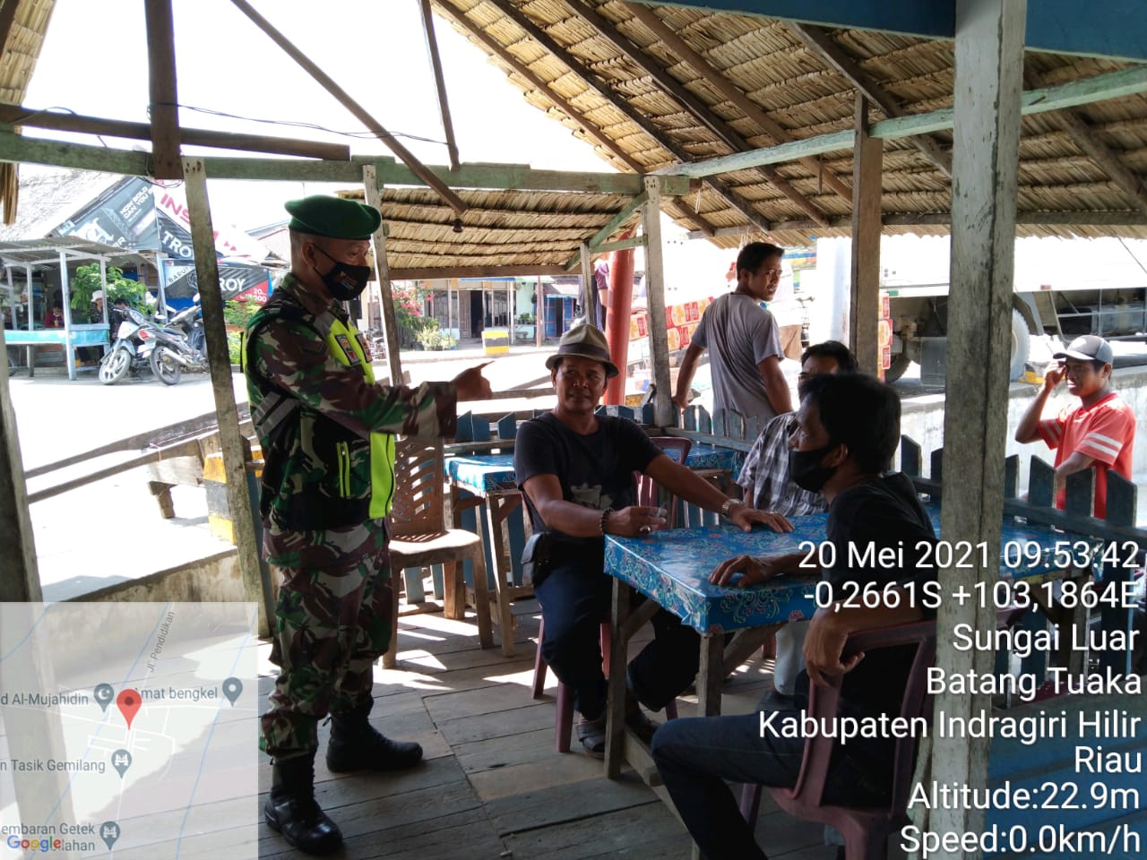 Babinsa Sungai Luar Koramil 12/Batang Tuaka Gencar Sosialisasi Protkes