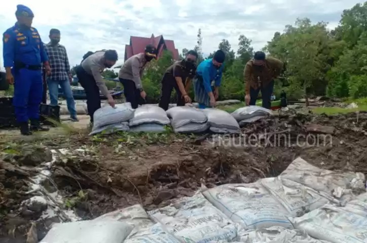 Polairud Bengkalis Musnahkan 30 Ton Gula Pasir Ilegal dari Malaysia