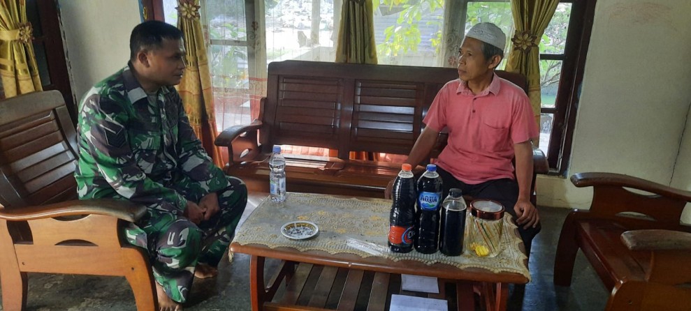 Kedepankan Komsos Babinsa Koramil 03/Tpl Sambangi Warga Binaan Guna Jalin Hubungan Baik Antara TNI dan Tomas