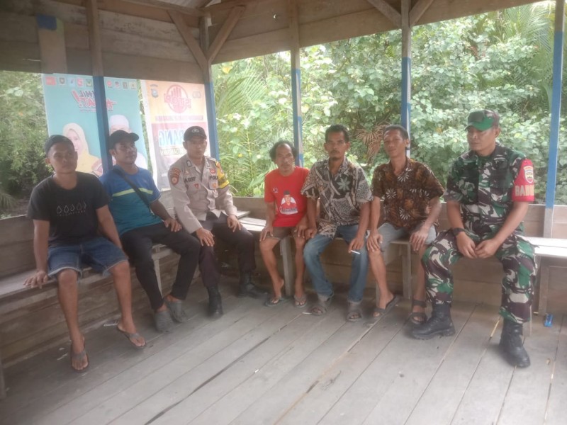 Pengawasan SDM dan Komsos Babinsa Koramil 04/Kuindra di Tanjung Melayu Ingatkan Warga untuk Tidak Menggunakan Obat-obatan Terlarang