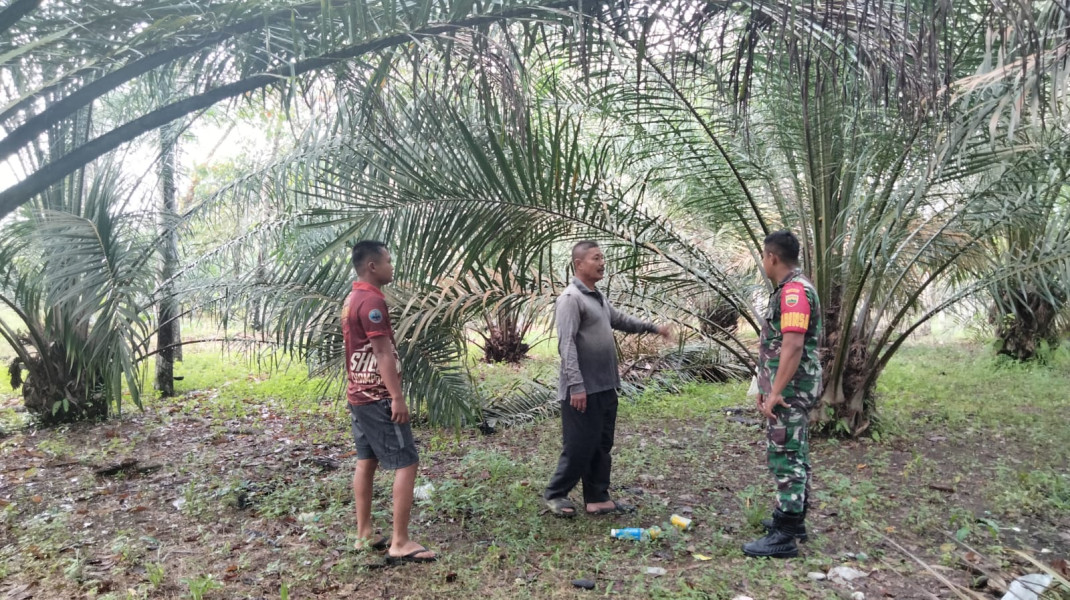 Babinsa Koramil 09/Kmg Lakukan Pencegahan Karhutla Bersama Warga