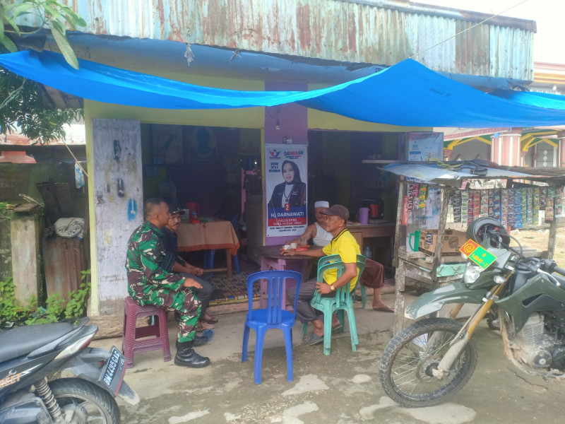 Babinsa Koramil 07/Reteh Jalin Silaturahmi Dengan Warga Setempat Guna Ciptakan Kebersamaan