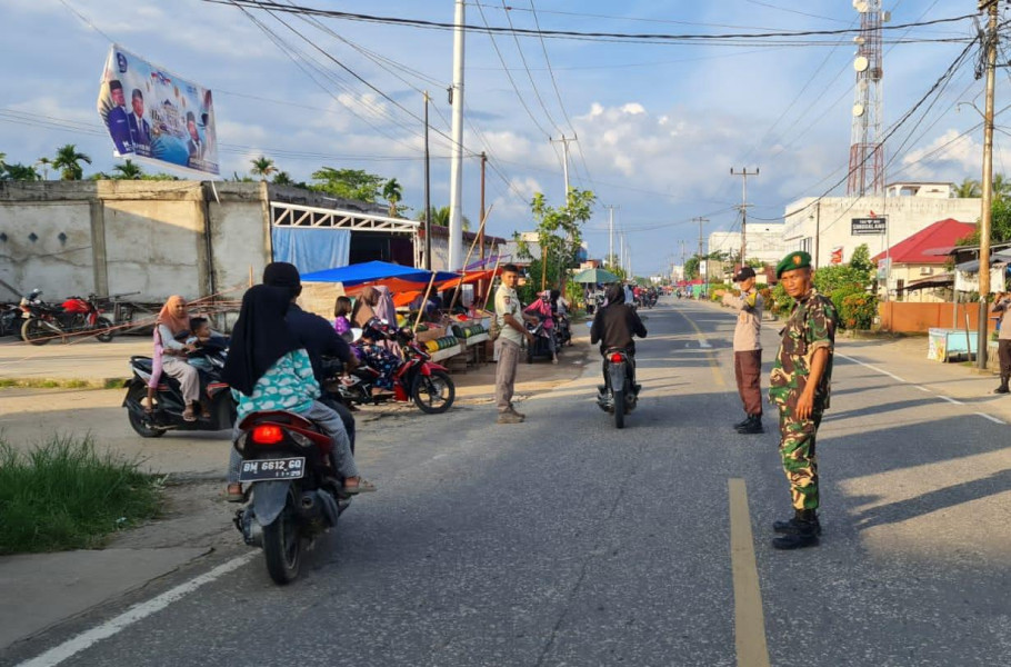 Jelang Buka Puasa, Anggota Koramil 03/Tpl Laksanakan Giat Patroli Sore di Jalan Lintas