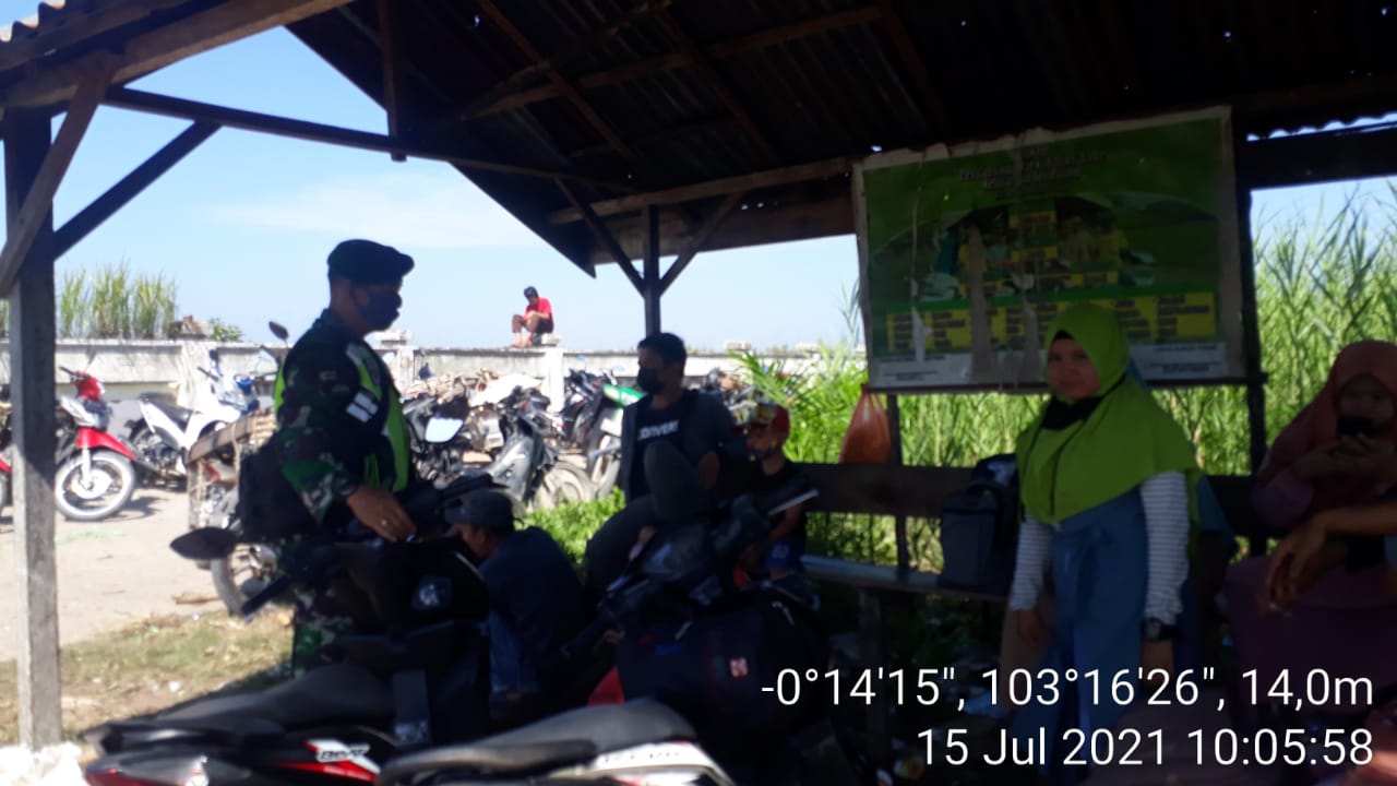 Serda Januar Secara Persuasif Komsos Prokes dengan Warga Batang Tuaka