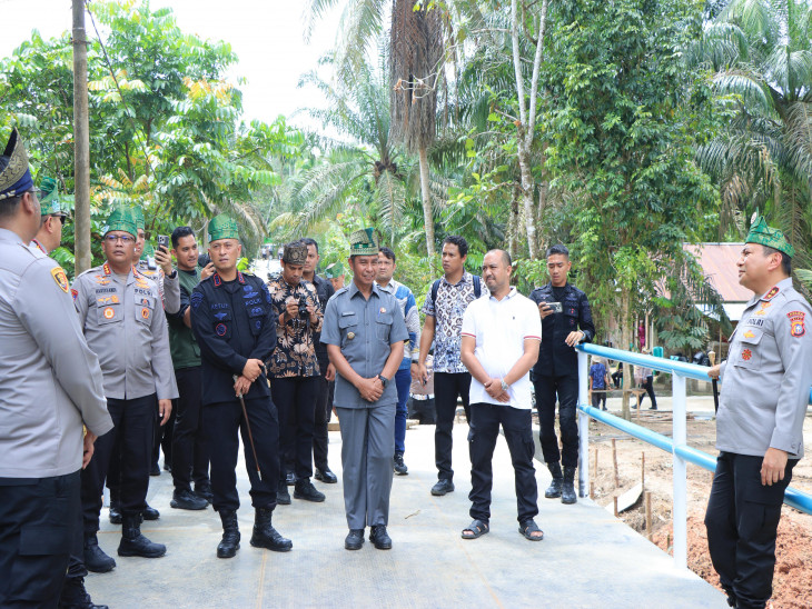 Bupati Kampar Ahmad Yuzar Tinjau Pembangunan Jembatan Presisi Polri