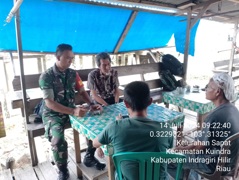 Babinsa Koramil 04/Kuindra Himbau Masyarakat Agar Jadi Pemilih Terbaik Pada Pilkada 2024