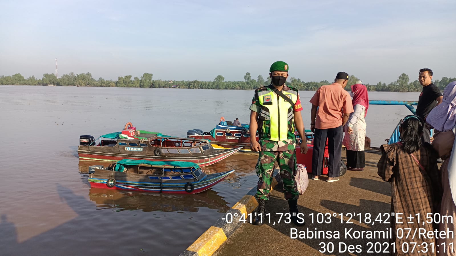 Selain Tegakkan Protkes, Babinsa 07/Reteh Aktif Ajak Warga untuk Vaksin