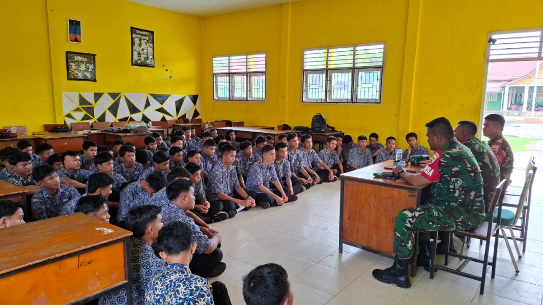 Babinsa Koramil 03/Tpl Laksanakan Sosialisasi Penerimaan Tamtama PK TNI AD Gelombang I TA 2025 di SMAN 1 Tempuling