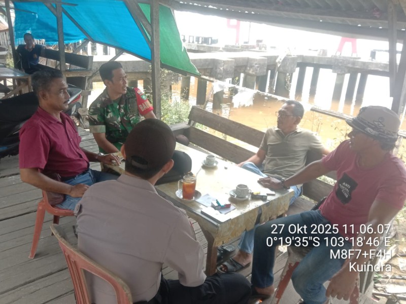 Komsos Babinsa Koramil 04/Kuindra: Meningkatkan Kesadaran Warga akan Kesehatan dan Keselamatan