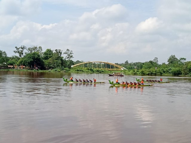 Team Agam Sumatra Barat Masuk Final di Serindit Boat Race