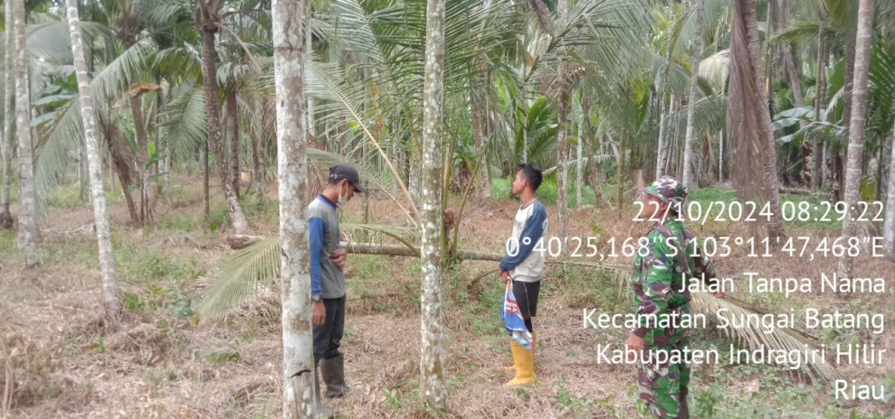 Babinsa Serka M. Hasan Giat Lakukan Patroli Rutin Karlahut