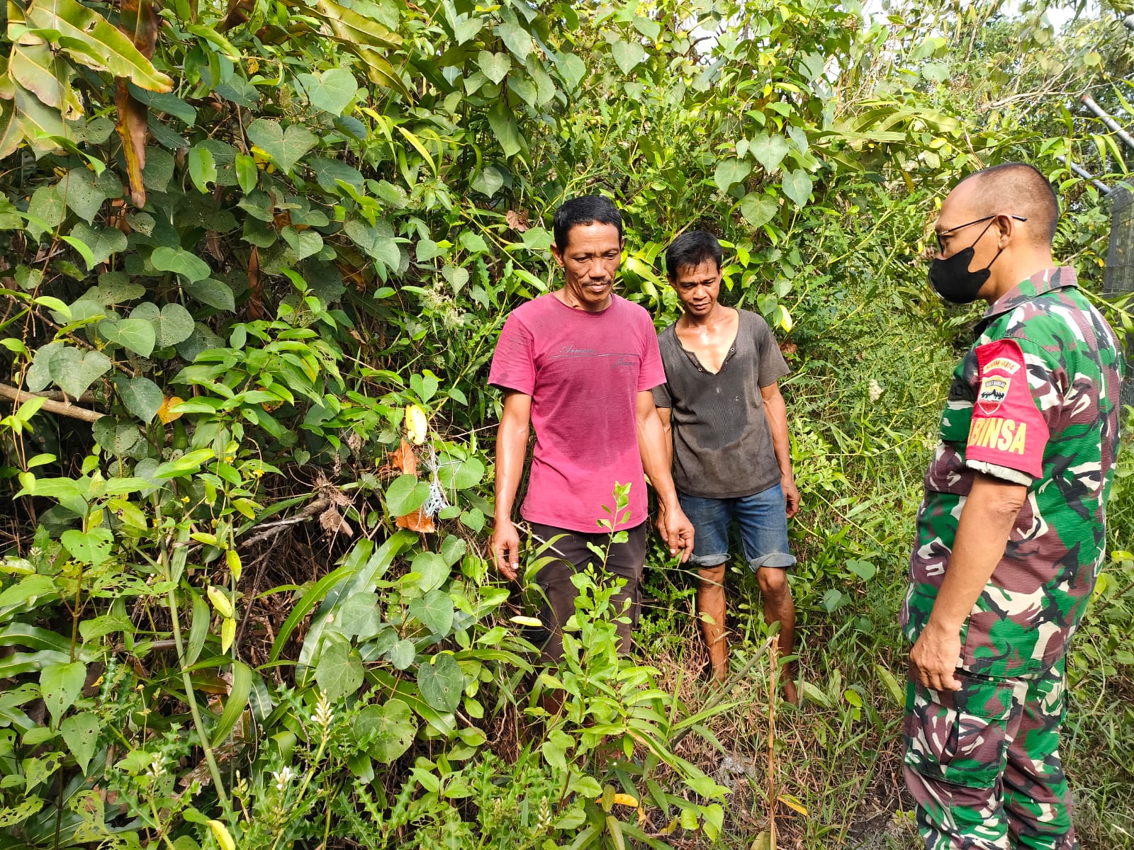 Patroli Bekas Karhutla Bersama Masyarakat Peduli Api dan Babinsa Koramil 04/Kuindra