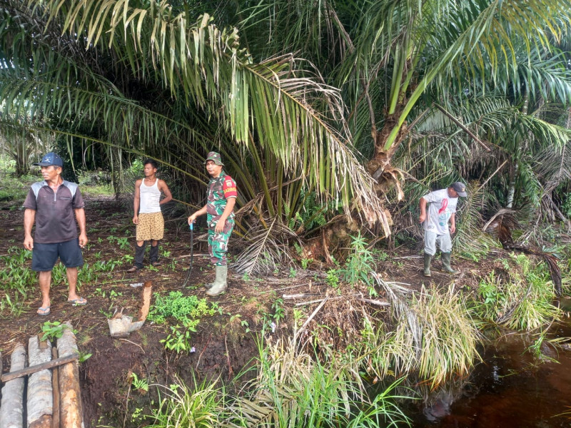 Praka Joli Wanto Koramil 05/Gas Laksanakan Komsos Dalam Membina Komunikasi Sosial Bersama Masyarakat