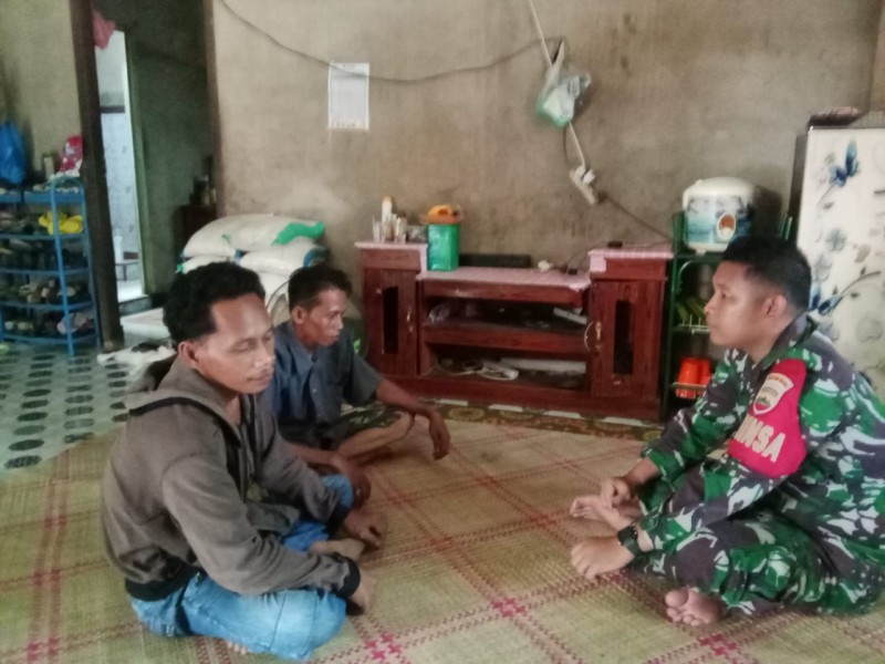 Hari Pertama Ramadhan 1446 H, Babinsa Desa Sekayan Meningkatkan Silaturahmi dengan Masyarakat