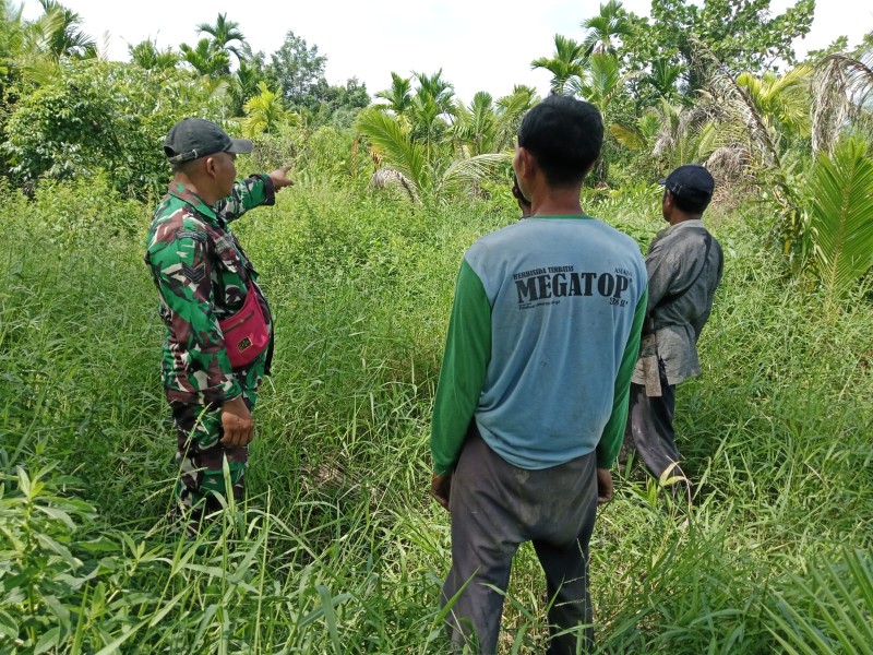Babinsa Koramil 07/Reteh Berkomitmen untuk Mencegah Karhutla di Binaan