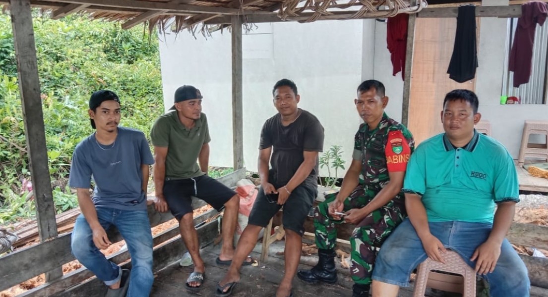 Pengawasan SDM di Wilayah Koramil 07/Reteh, Babinsa Membangun Kepercayaan dengan Masyarakat