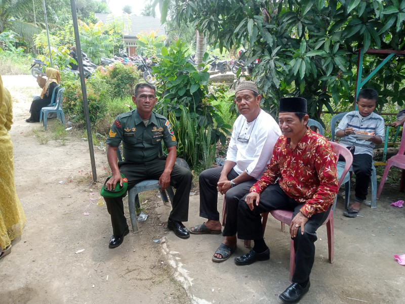 Babinsa 03/Tpl Hadiri Undangan Syukuran Disalah Satu Kediaman Tokoh Masyarakat