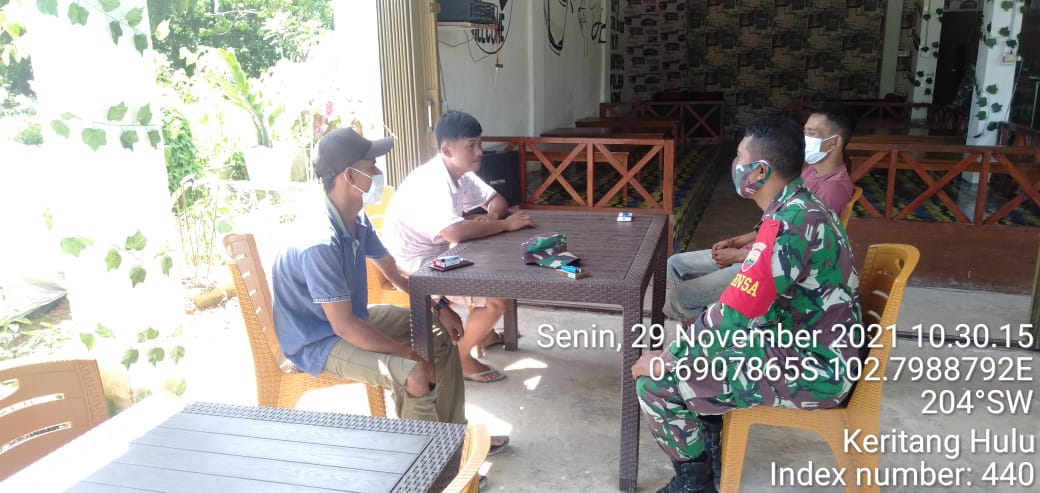 Serka Harianto Malau Komsos Bersama Warga di Desa Binaan