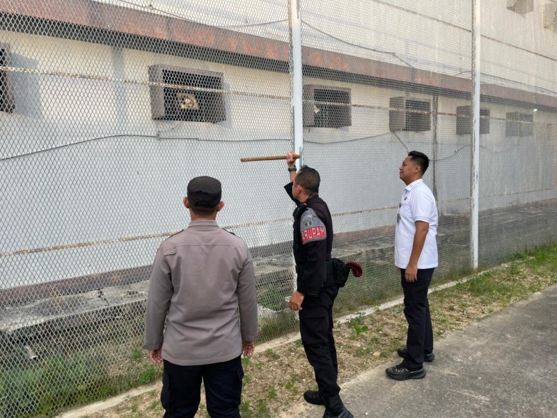 Antisipasi Resiko Pelarian, Aji Ka.KPR dan Jajaran Rutan Batam Gelar Brandgang