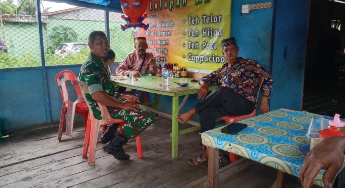 Kerjasama Babinsa dan Masyarakat Jaga Keamanan di Kecamatan Sungai Batang