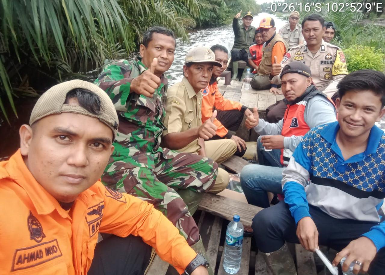 Babinsa 03/Tempuling Tinjau Langsung Wilayah Binaan yang Terdampak Banjir