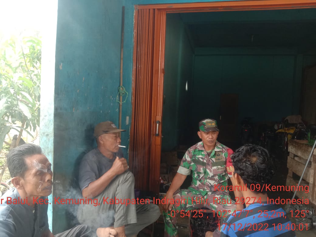 Ciptakan Hubungan Yang Harmonis Melalui Komsos Babinsa Koramil 09/Kemuning