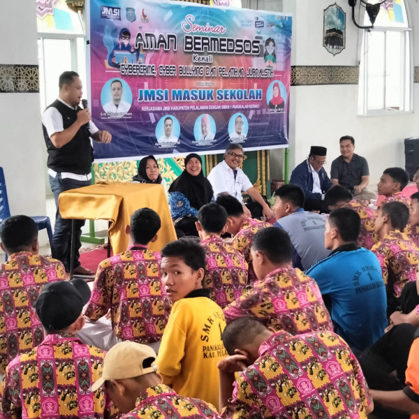 JMSI Kabupaten Pelalawan Gelar Seminar Aman Bermedsos di SMKN 1 Pangkalan Kerinci