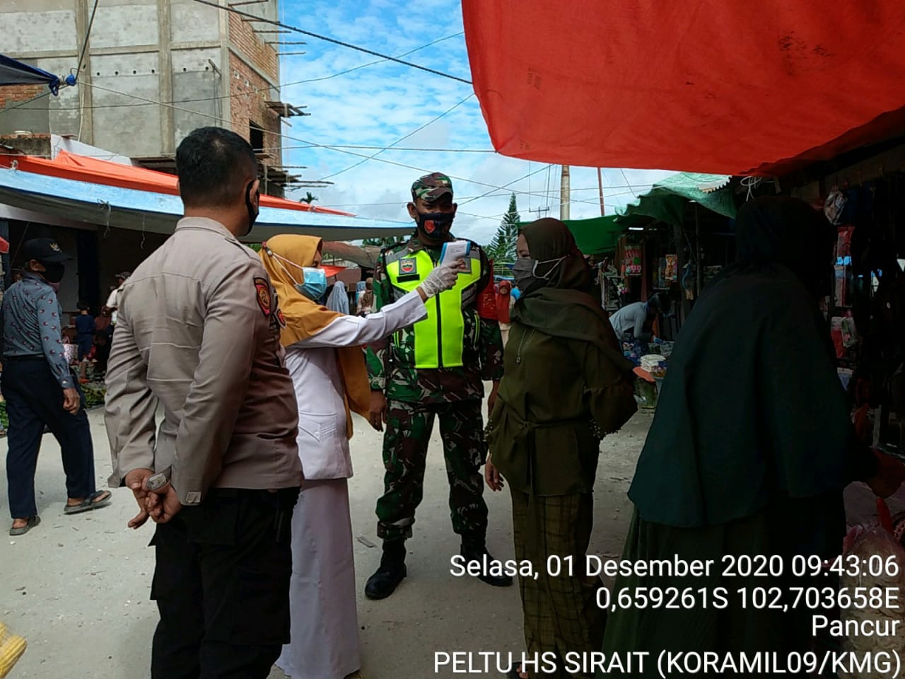 Pasar Sungai Akar Jadi Target Penegakan Protkes, Ini Pesan Babinsa Koramil 09/Kemuning
