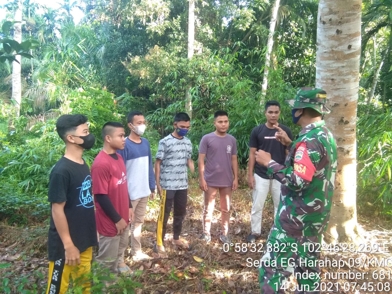Babinsa Koramil 09/Kemuning Patroli Karhutla di Dusun Duku