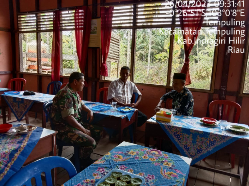 Komsos Bersama Perangkat Desa Mumpa, Ini Penjelasan Babinsa
