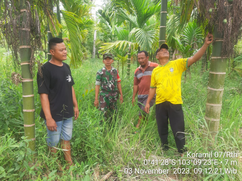 Selalu Ingatkan Warga Untuk Patroli Karhutla Bersama Babinsa Koramil 07/Reteh di Wilayah Binaan