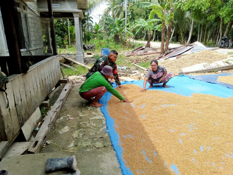 Bangun Sinergitas, Babinsa Koramil 09/Kmg Jaga Kedekatan dan Kekompakan Bersama Warga
