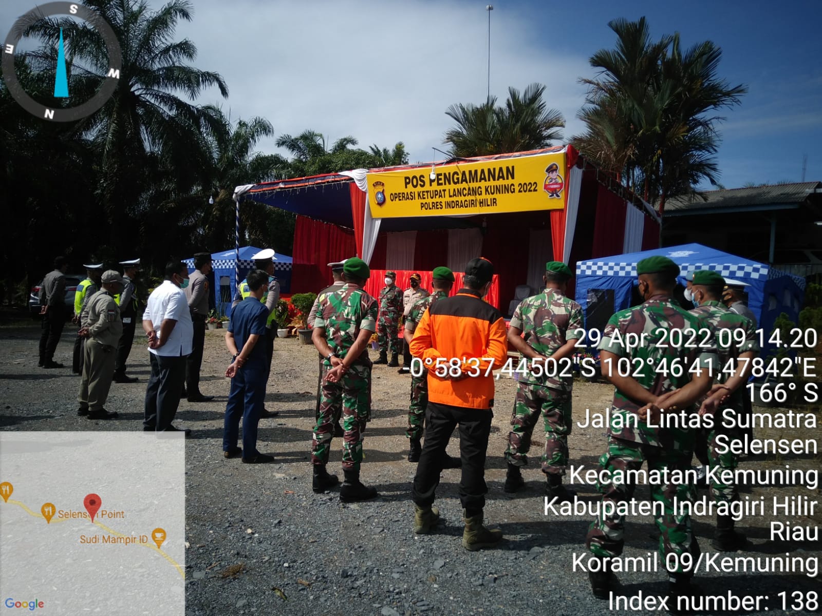 Guna Penanganan Covid-19, Babinsa Koramil 09/Kemuning Lakukan Pengamanan Pos Jalur Mudik