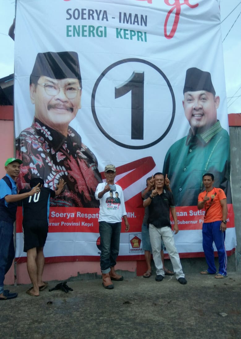 Jelang Kedatangan Calon Wakil Gubernur Iman, Relawan Sambut dengan Spanduk Raksasa 