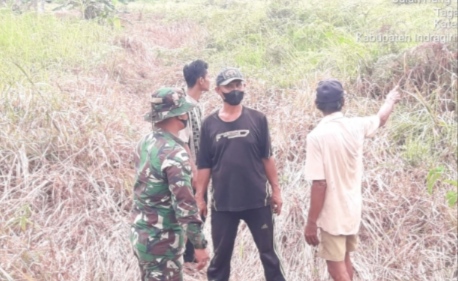 Babinsa Lakukan Deteksi Dini Karhutla di Kelurahan Tagaraja
