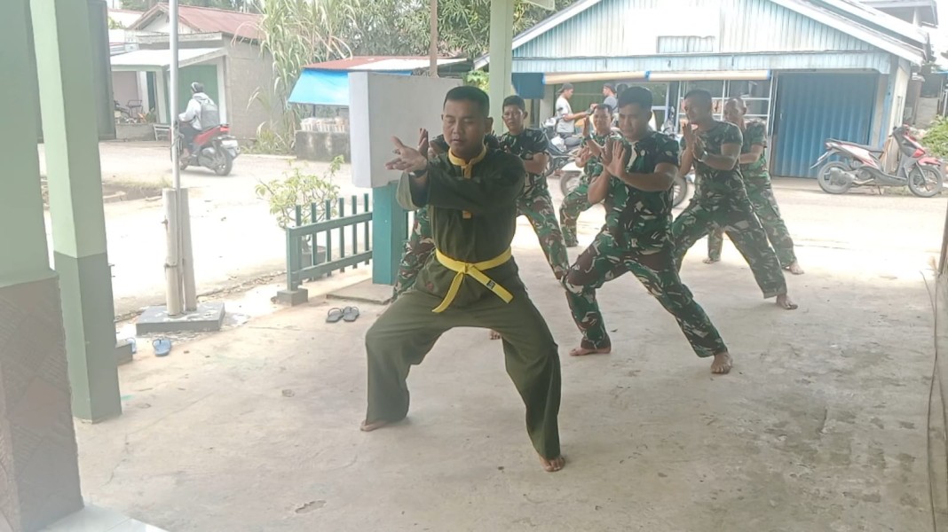 Prajurit Koramil 03/Tpl Kodim 0314/Inhil Laksanakan Latihan Pencak Silat Militer untuk Tingkatkan Kemampuan Bela Diri