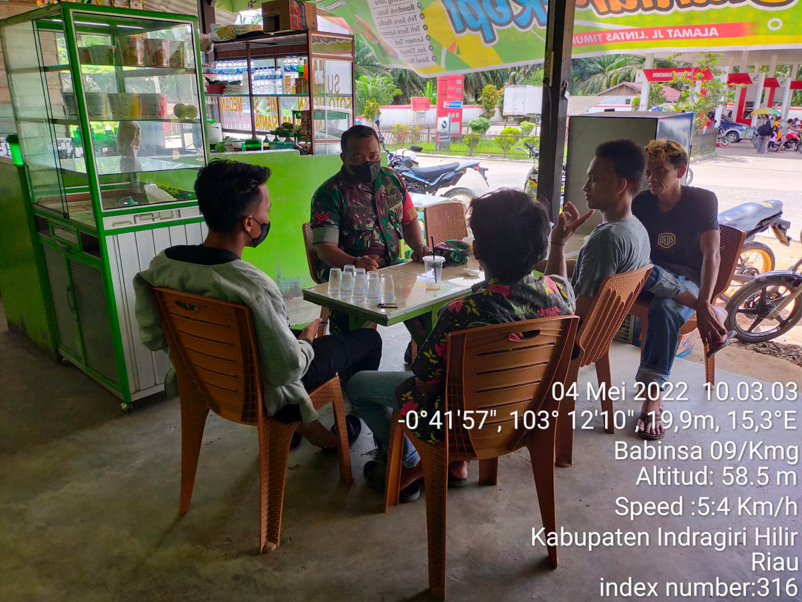 Suasana Lebaran Idul Fitri, Koptu Surianto Adakan Komsos Bersama Warga