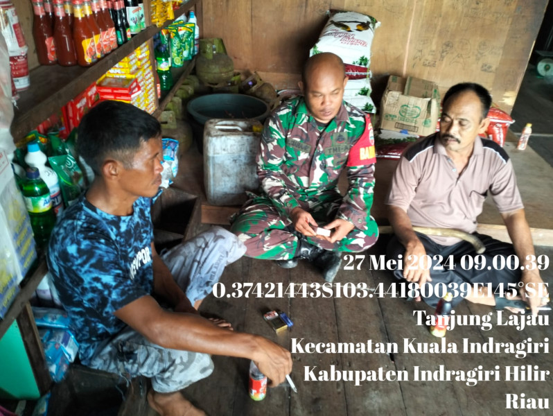 Sebagai Bentuk Kedekatan Dengan Masyarakat, Babinsa Koramil 04/Kuindra Rutin Laksanakan Komsos di Wilayah Binaan