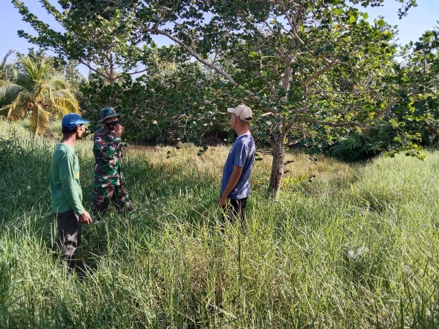 Babinsa 04/Kuindra Cegah Karhutla dengan Patroli dan Sosialisasi di Wilayah Binaan