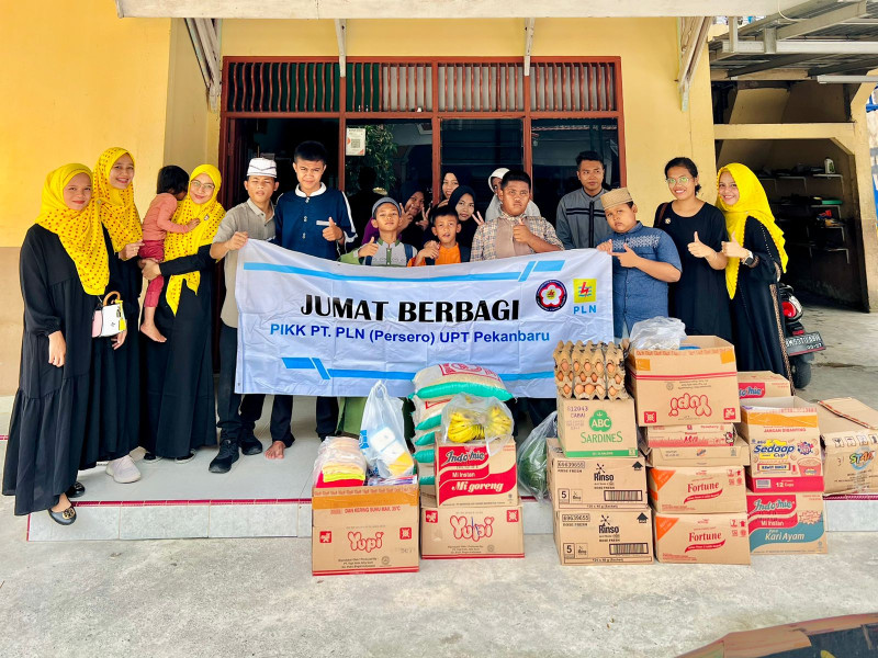 Berbagi Kebahagiaan, PLN UPT Pekanbaru Gelar Jumat Berbagi