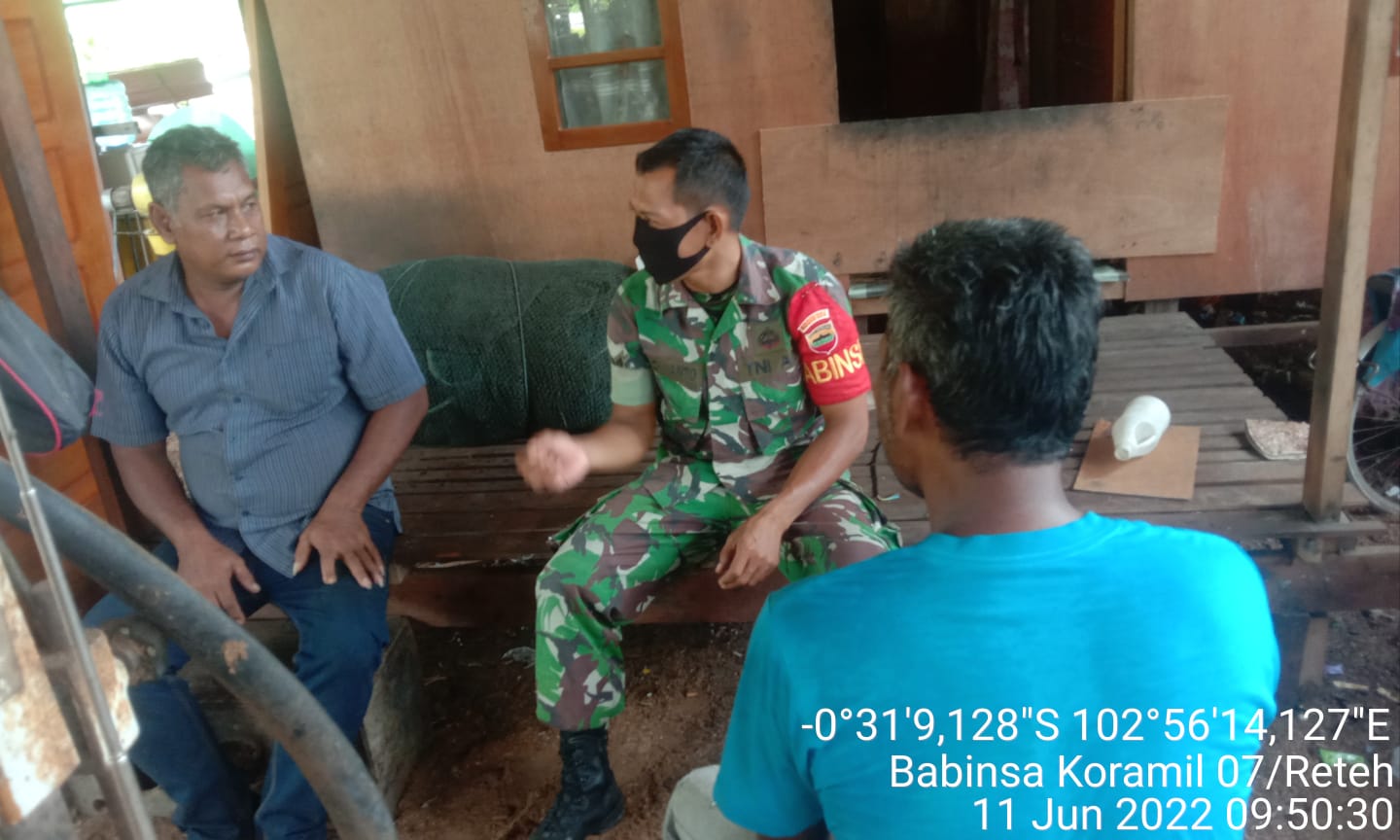 Jalin Silaturahmi Antar Babinsa dan Warga Melalui Komsos Oleh Sertu Yadi Yanto