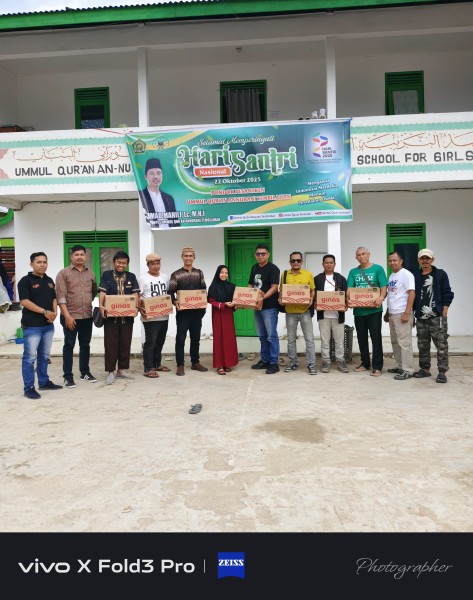 Sinergi Perusahaan Pers di Inhil, JMSI dan SMSI Bagikan Susu ke Ponpes dalam Rangka Hari Santri