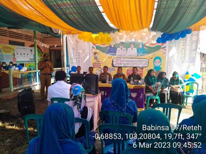 Danramil 07/Reteh Lakukan Pemberian Vaksin Polio di TK Paud Permata Hati