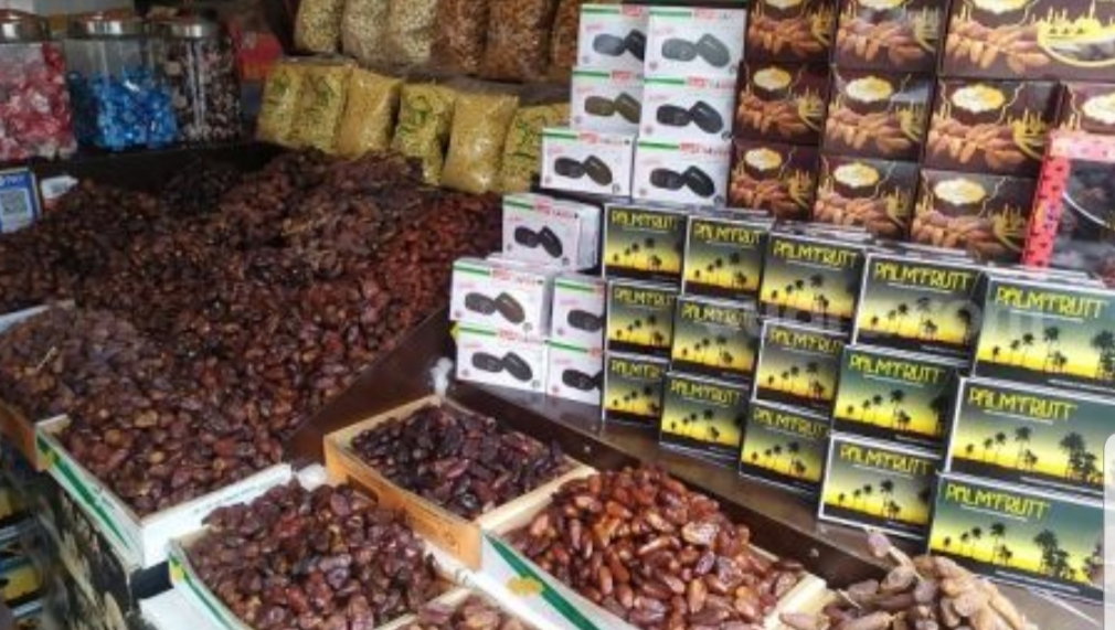 Kisah Penjual Kurma Sedih karena Sepi Pembeli: Laku 1 Kg Aja, Saya Alhamdulillah Kisah Penjual Kurma Sedih karena Sepi Pembeli: Laku 1 Kg Aja, Saya Alhamdulillah