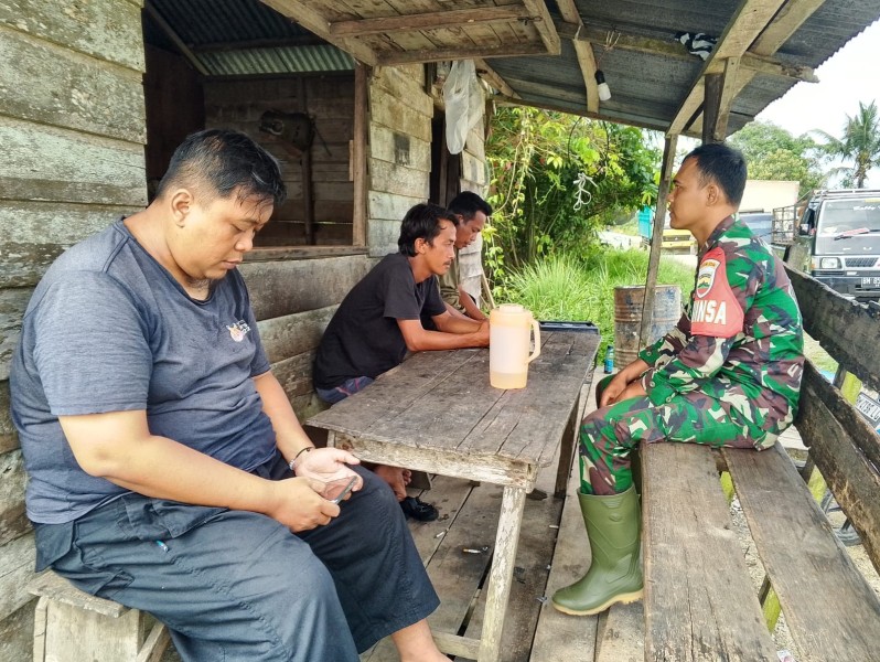 Babinsa Koramil 03/Tpl dan Masyarakat Bersatu, Mewujudkan Harmoni di Desa Karya Tani