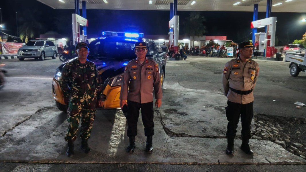 Kapolsek Kemuning Kompol M. Simanungkalit Pimpin PAM Takbiran Keliling Malam Hari Raya Idul Fitri 1447 H