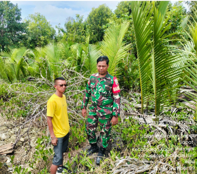 Babinsa Praka Adzan Niko Telusuri Hutan dan Lahan Guna Cegah Kebakaran