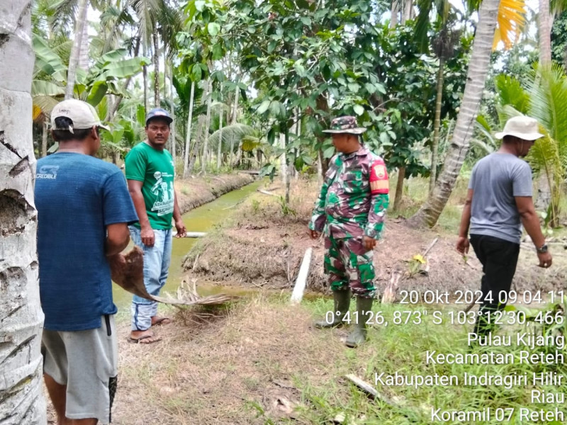 Turun Ke Wilayah, Babinsa Serka Ferry Barus Cegah Karhutla